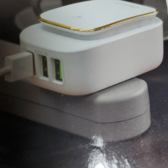 LIFEWARE Wall Port with Night Light - Picture 8 of 10